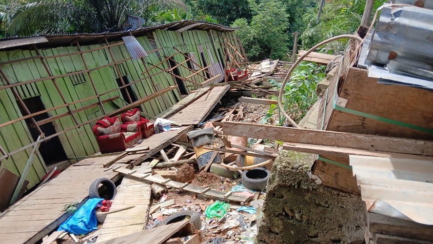 Longsor di Bungo Akibat Curah Hujan Tinggi, 5 Rumah Bedeng Warga Dusun Sirih Sekapur Roboh