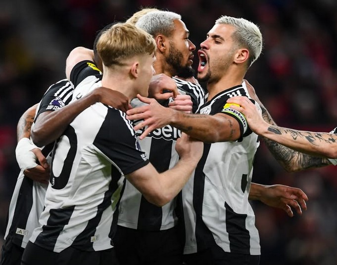 Manchester United Terpuruk Lagi: Newcastle Menang Telak 2-0 di Old Trafford