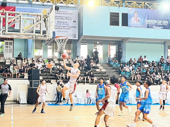 Tim Putra SMA Bina Kasih Kota Jambi Melaju ke Final Gubernur Cup Basketball 2024