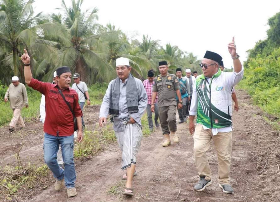 Progres Jalan 101 Km di Tanjab Barat Dikebut! Bupati Anwar Sadat Tinjau Langsung Sambil Gelar Safari Jumat