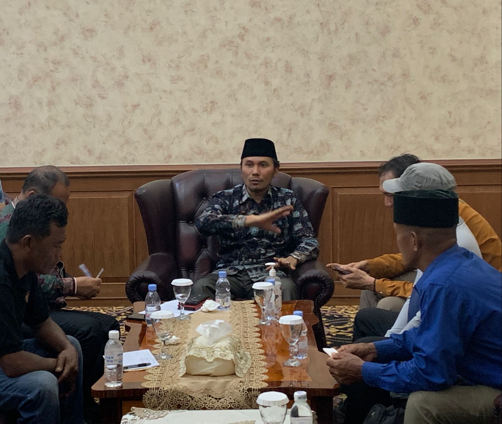 Temui Perwakilan Petani, Ketua DPRD Provinsi Jambi Edi Purwanto Janji Tindaklanjuti Konflik Lahan Danau Lamo