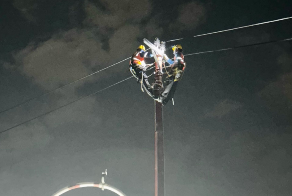PLN Gerak Cepat Pulihkan Listrik Pasca Hujan Badai di Palembang, Layanan Kembali Normal dalam 6 Jam