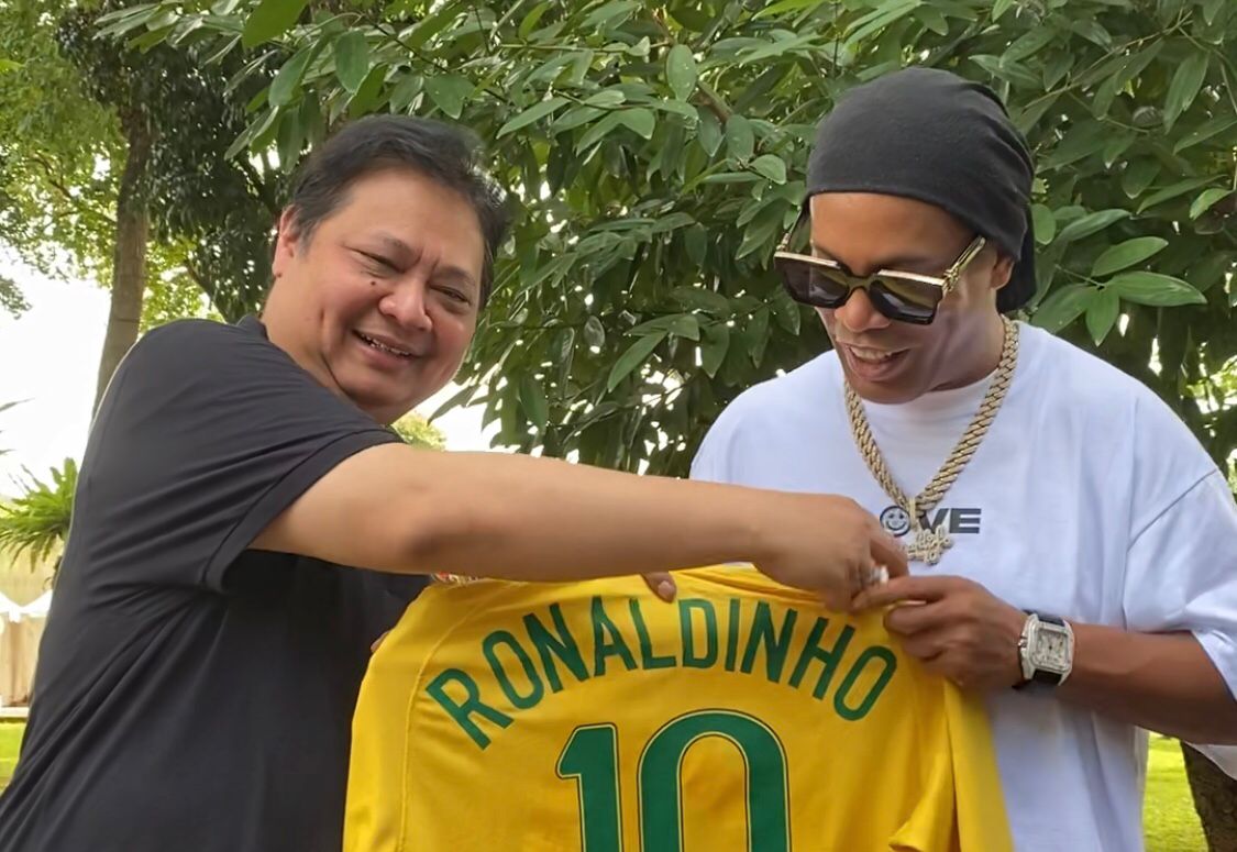 Bertemu Airlangga Hartarto, ini Kata Pesepak Bola Dunia Ronaldinho