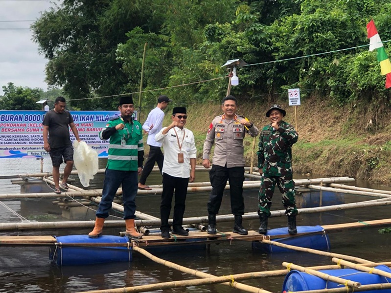 Dukung Ketahanan Pangan, Polres Sarolangun Tebar 8.000 Benih Ikan Nila