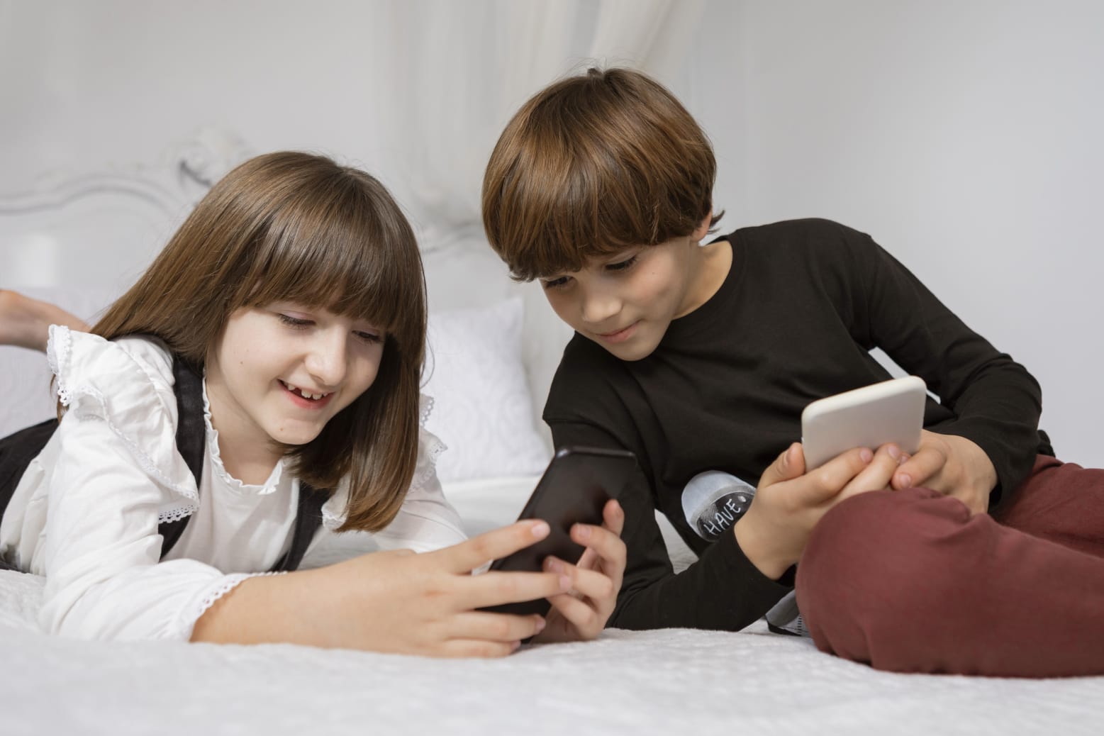 5 Trik Agar Anak Tidak Kecanduan Smartphone