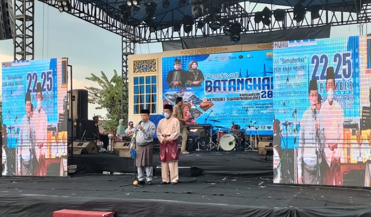 Meriah, Gubernur Jambi Al Haris Tutup Festival Batanghari 2022