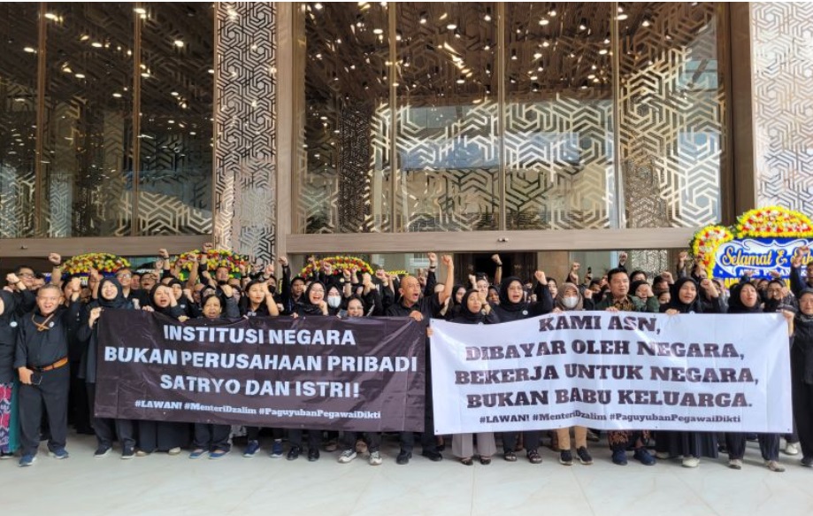 Mendikti Satryo Didemo Ratusan ASN, Buntut Pemberhentian Mendadak Salah Satu Pegawai