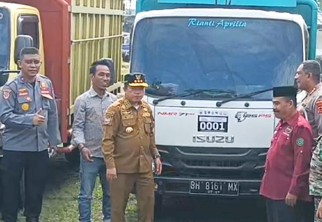 Gubernur Jambi Resmikan Pemasangan Stiker Nomor Kendaraan Pada Angkutan Batu Bara