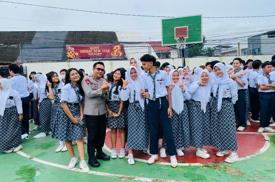 Sambil Tebarkan Kebaikan, Kapolresta Jambi Berbaur dengan Siswa SMA Unggul Sakti