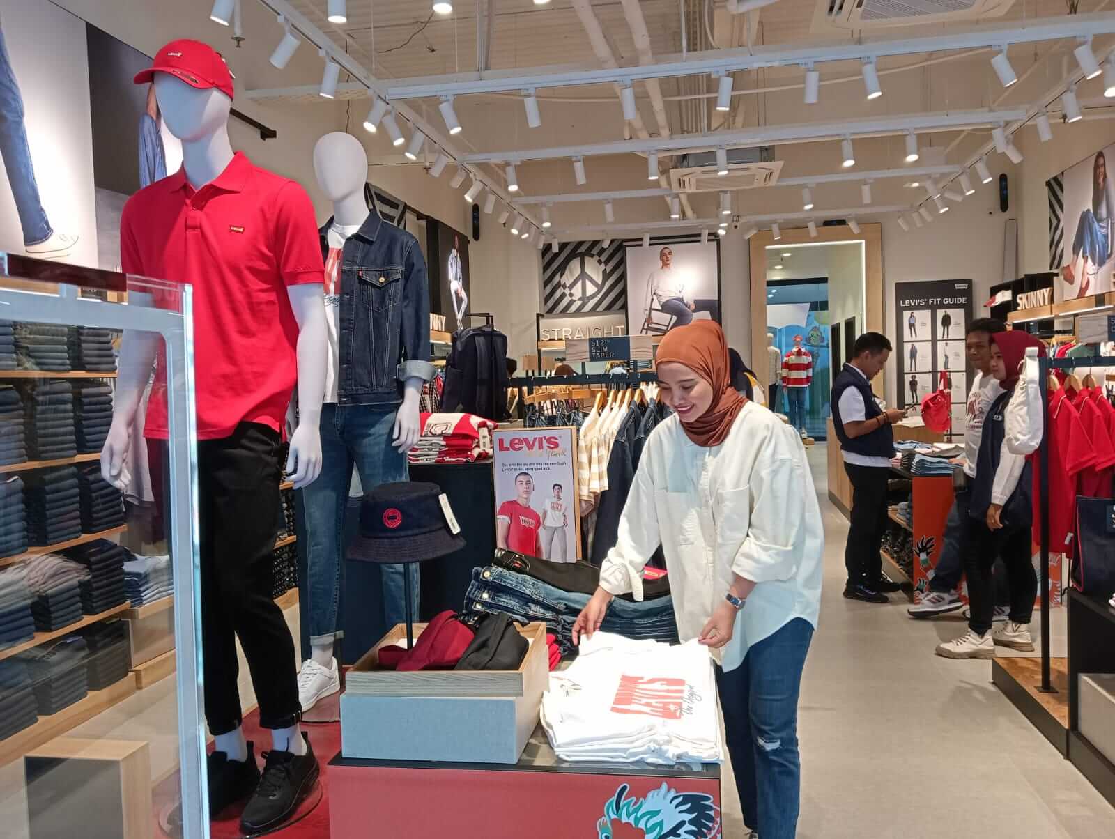 Original Levi's Store di WTC Jambi Hadir dengan Konsep Menarik