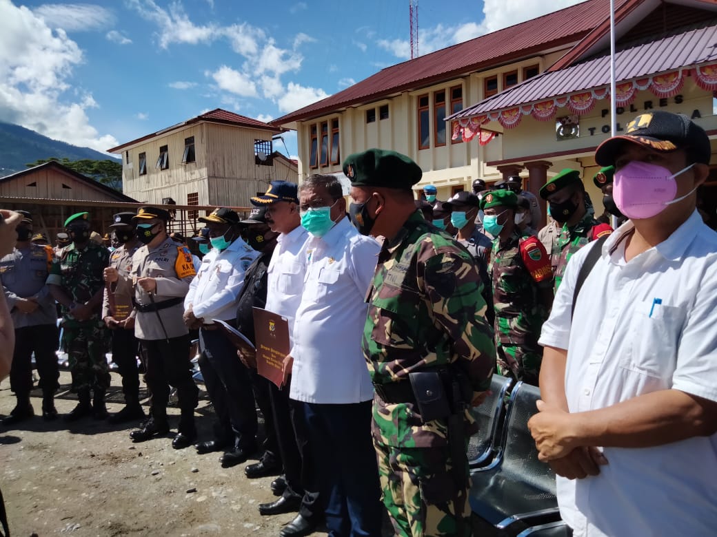 Danpos Ramil Karubaga Hadiri Penyerahan Penghargaan Kapolda Papua kepada Bupati Tolikara