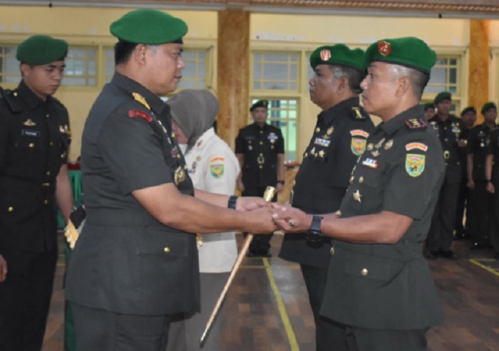 Letkol Arm Eko Jabat Dandim 0415/Jambi, Danrem 042/Gapu Brigjen TNI Supriono: Harus Ada di Tengah Warga