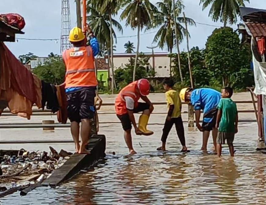 PLN Pulihkan Listrik 1.738 Rumah Pelanggan Terdampak Banjir Bandang Muratara Kurang dari 24 Jam