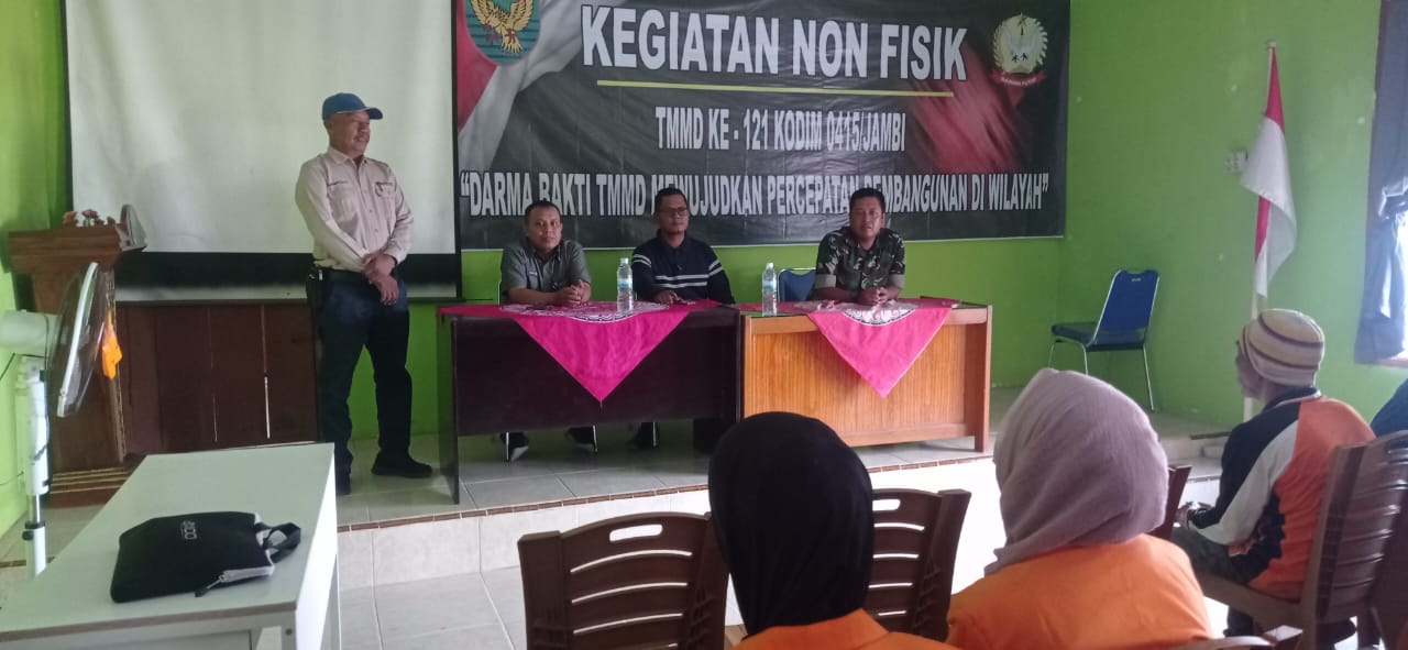 Satgas TMMD ke-121 Kodim 0415/Jambi dengan Dinas Perkebunan dan Peternakan Beri Penyuluhan Peternakan