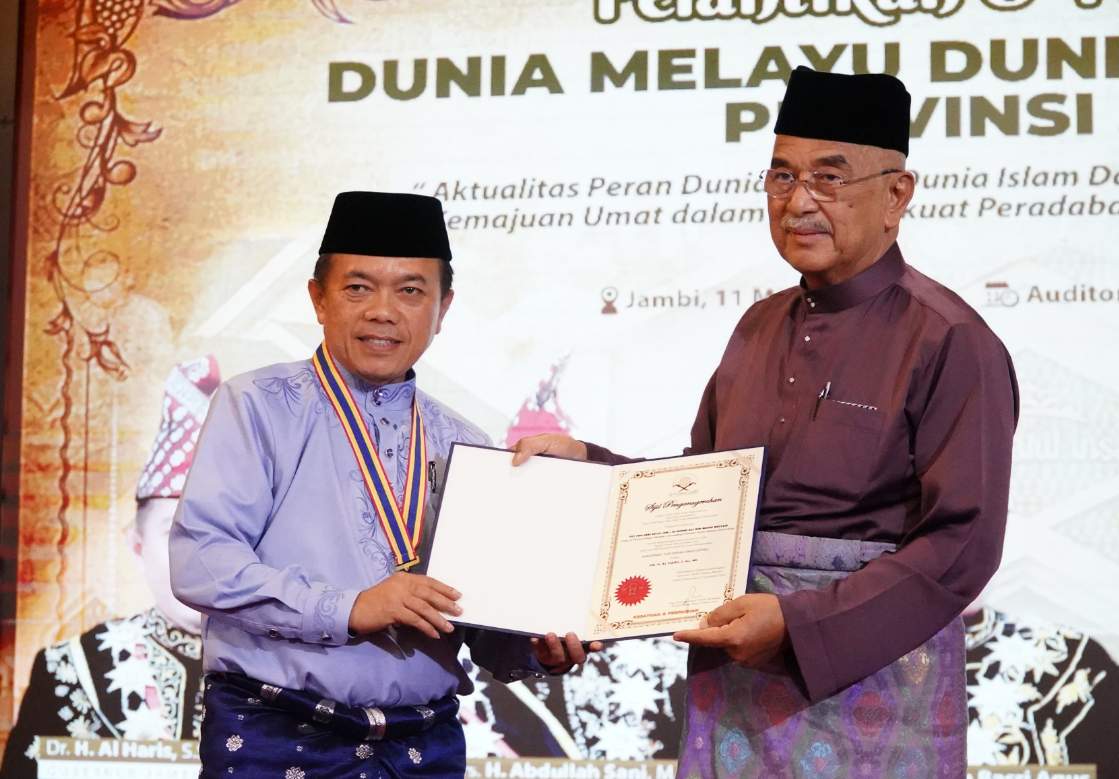 Al Haris Terima Penghargaan Internasional, Resmi Dilantik Sebagai Ketua DMDI Jambi 2025–2028