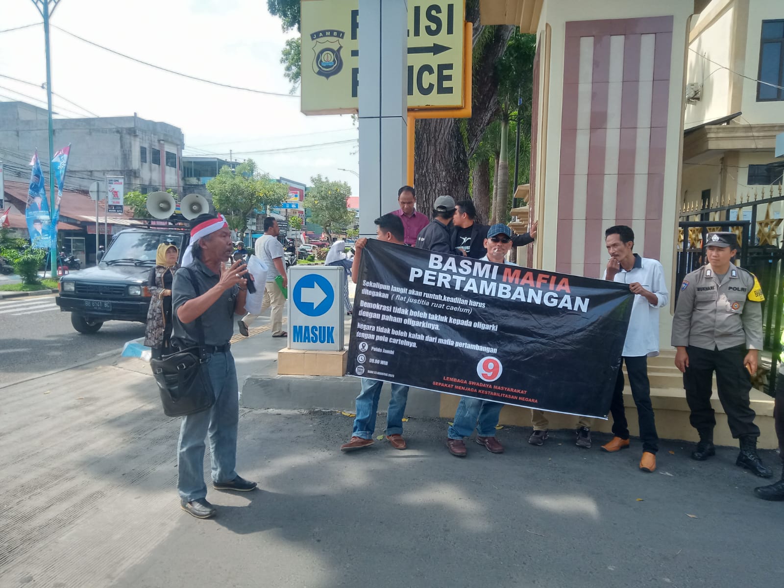 Diduga Ada Praktek Mafia Pertambangan Batu Bara PT BBI, LSM 9 Demo di Polda Jambi