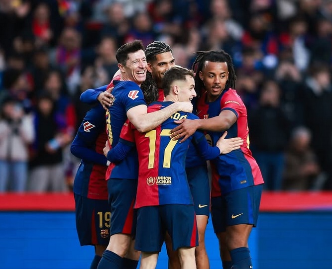 Barcelona Gilas Real Sociedad 4-0! Aritz Elustondo Kartu Merah, Blaugrana Kembali ke Puncak!