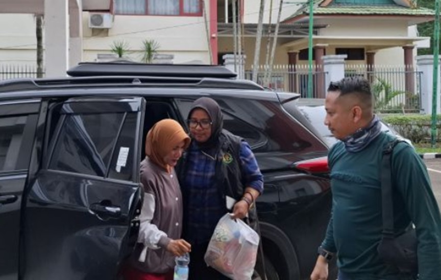 Jadi DPO Kasus Kekerasan Terhadap Anak, Wanita Ini Ditangkap Tim Tabur Kejati Jambi