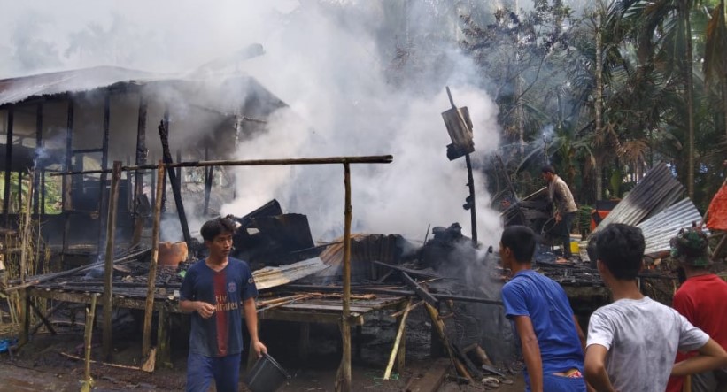 Ditinggal Bekerja, Rumah Panggung Milik Asriyanto di Mendahara Terbakar