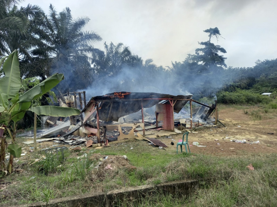 Emak-emak Bakar Belasan Warung Remang-Remang di Muaro Jambi