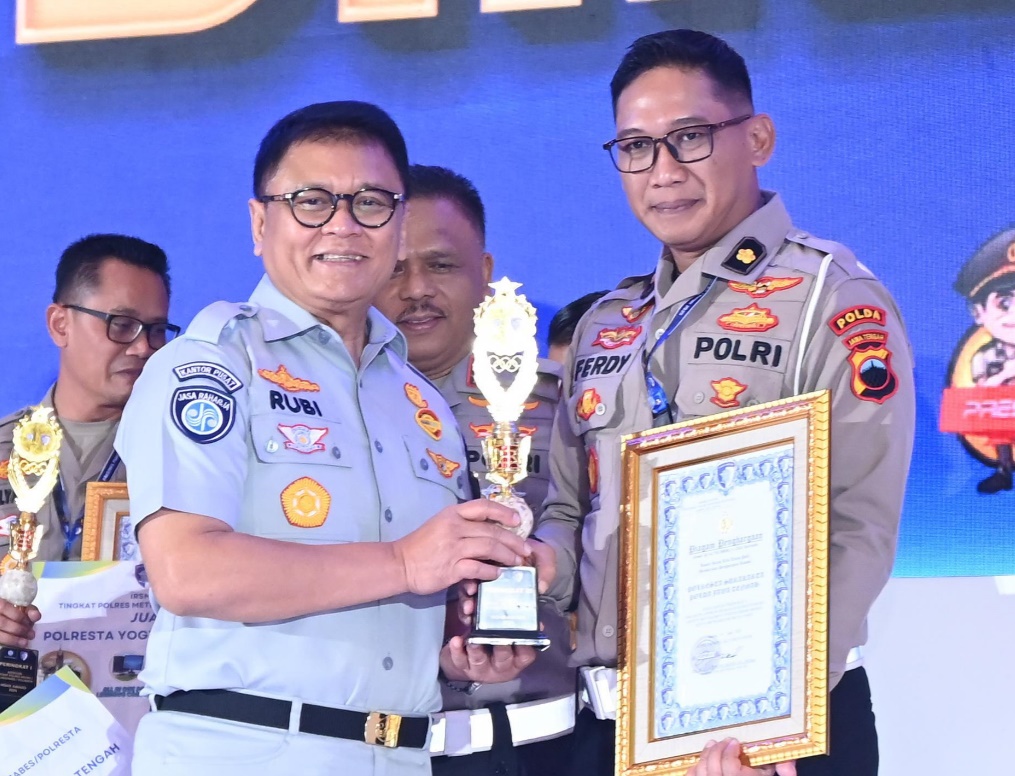 Jasa Raharja dan Korlantas Polri Serahkan IRSMS Award kepada Polda dan Polres yang Sigap Melaporkan Kecelakaan