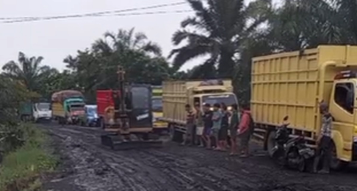 Macet Akibat Angkutan Batu Bara Terjadi di Tempino Batanghari