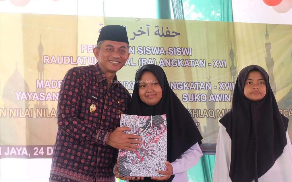 Tangis Haru Warnai Pelepasan Siswa Darul Amal, Wabup Muaro Jambi Beri Pesan Menyentuh