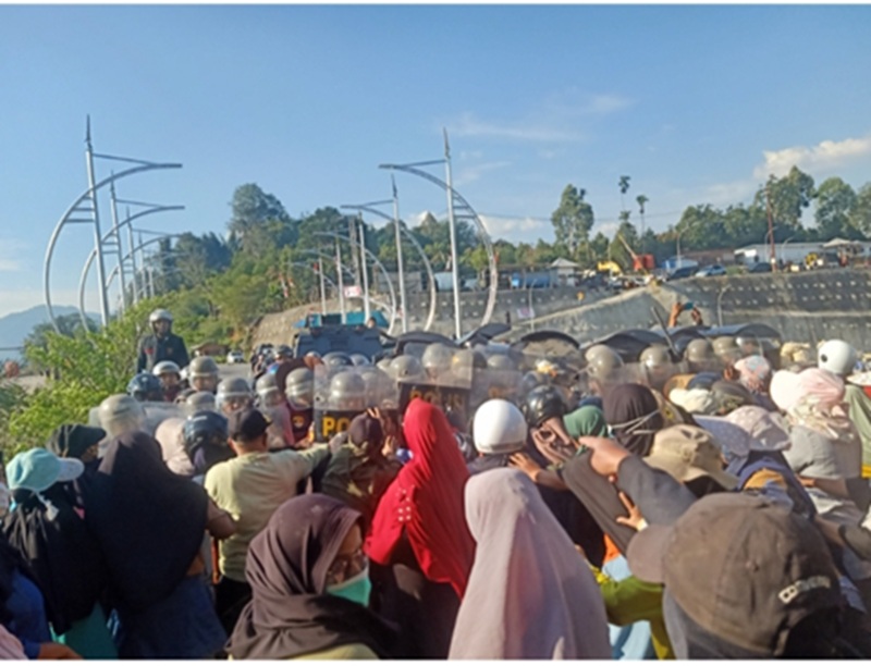 Ganti Rugi Belum Selesai! Demo Penolakan Pembangunan PLTA di Kerinci Ricuh, Polisi Tembakkan Gas Air Mata