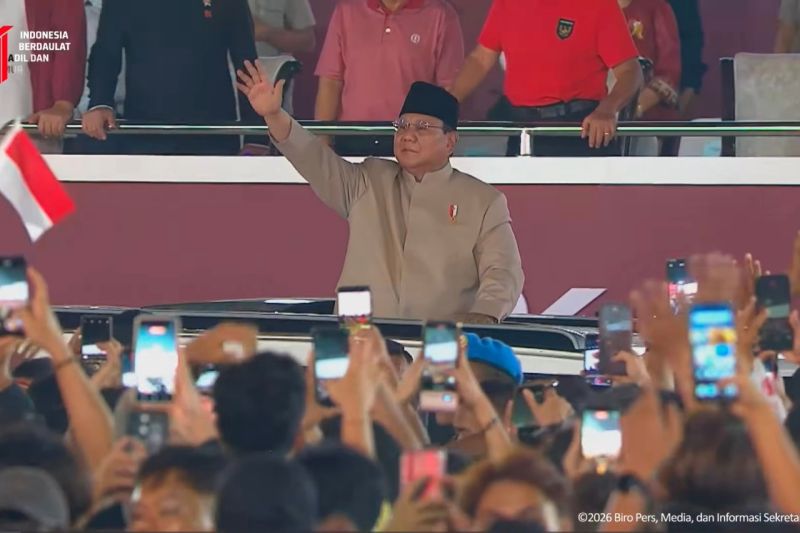 Prabowo Sapa Warga Usai Saksikan Karnaval Kemerdekaan di Monas