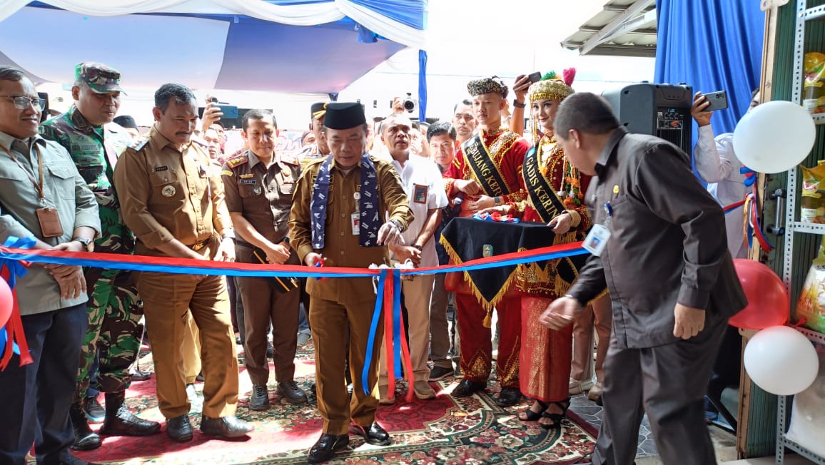 Gubernur Jambi Al Haris Resmikan Toko TPID di Pasar Siulak Kerinci, Upaya Kendalikan Harga Pangan