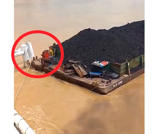 Viral Video Tongkang Batu Bara Tabrak Tiang Jembatan Aurduri I 