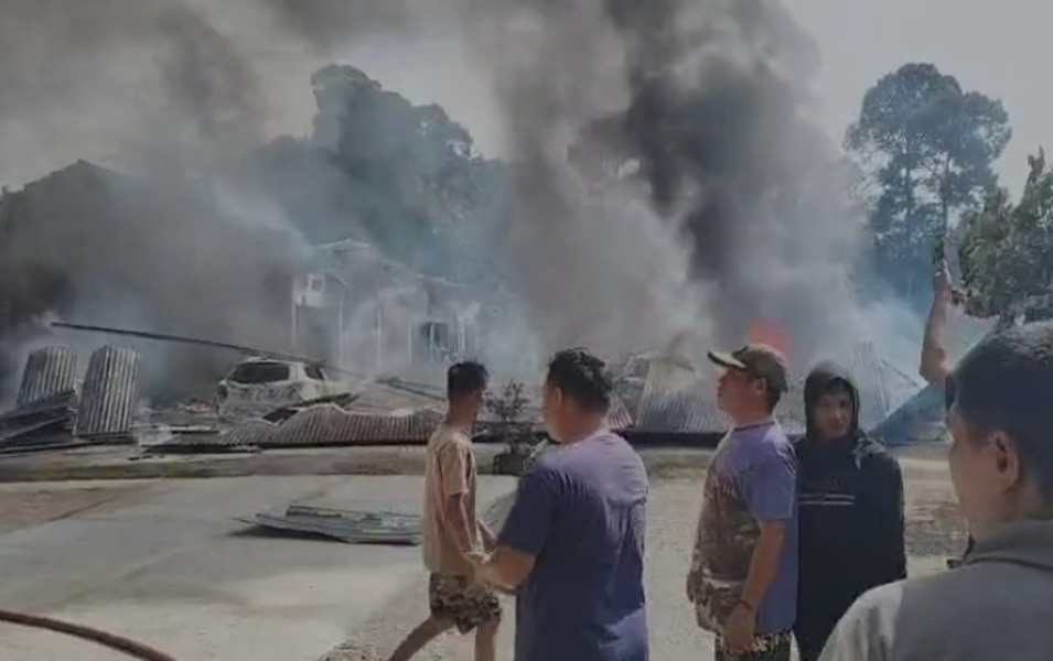 Ruko dan Garasi Mantan Kades di Merangin Kebakaran, 4 Unit Mobil Termasuk Pajero Hangus Terbakar