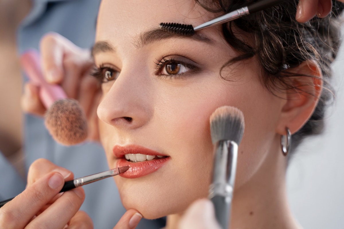 5 Tips Mencegah Makeup Cakey dan Terlihat Lebih Flawless