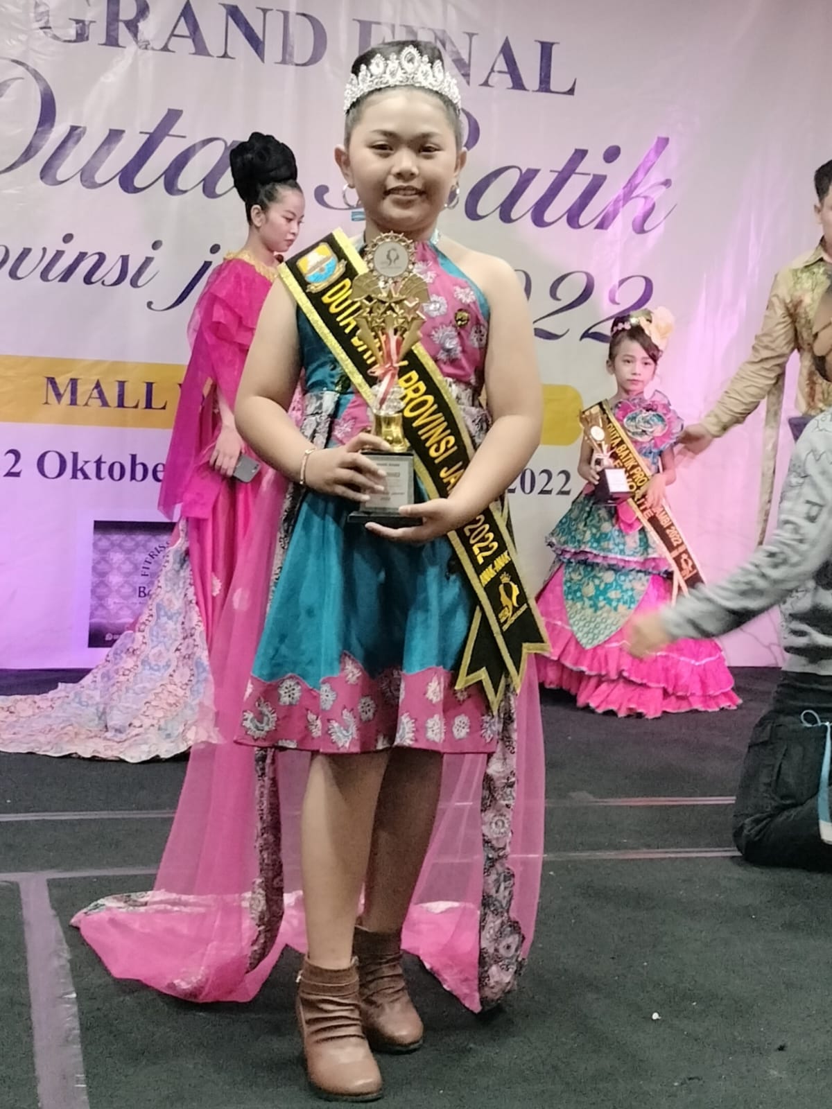 Dita Qayla Juara Duta Batik Cilik Jambi