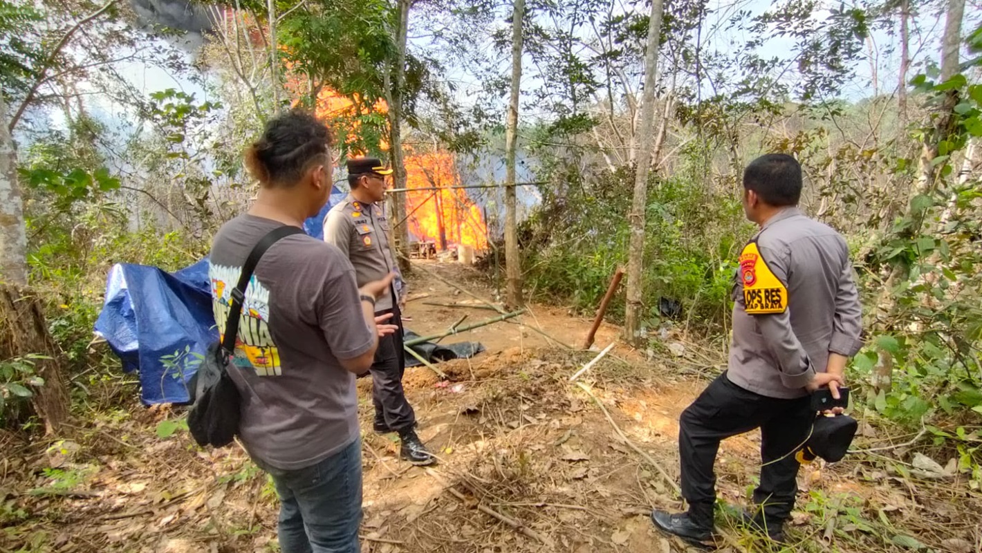 Kebakaran Sumur Minyak Ilegal di Batanghari, Timsus Ditreskrimsus Polda Jambi Tetapkan 3 Orang Tersangka