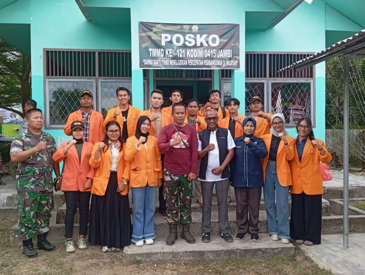 Mahasiswa Unja Komitmen Bantu Satgas TMMD ke-121 Kodim 0415/Jambi Bangun SDM dan Infrastruktur Berkualitas