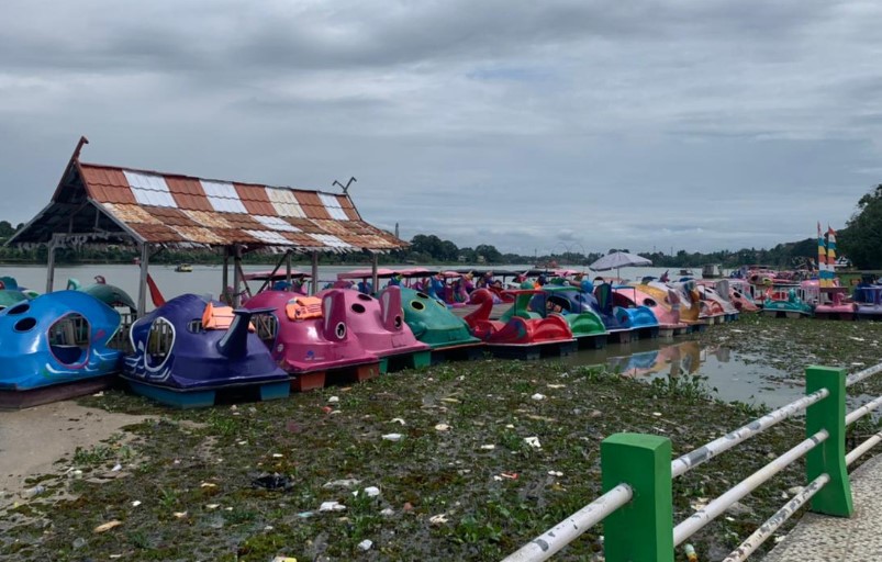 Hujan Semalaman, Kawasan Wisata Danau Sipin Kota Jambi Kotor, Dipenuhi Sampah dan Tanaman