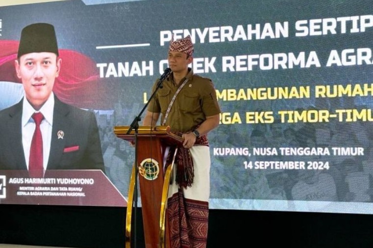 Menteri ATR/BPN Serahkan 505 Sertifikat Bagi Masyarakat Eks Timor Timur