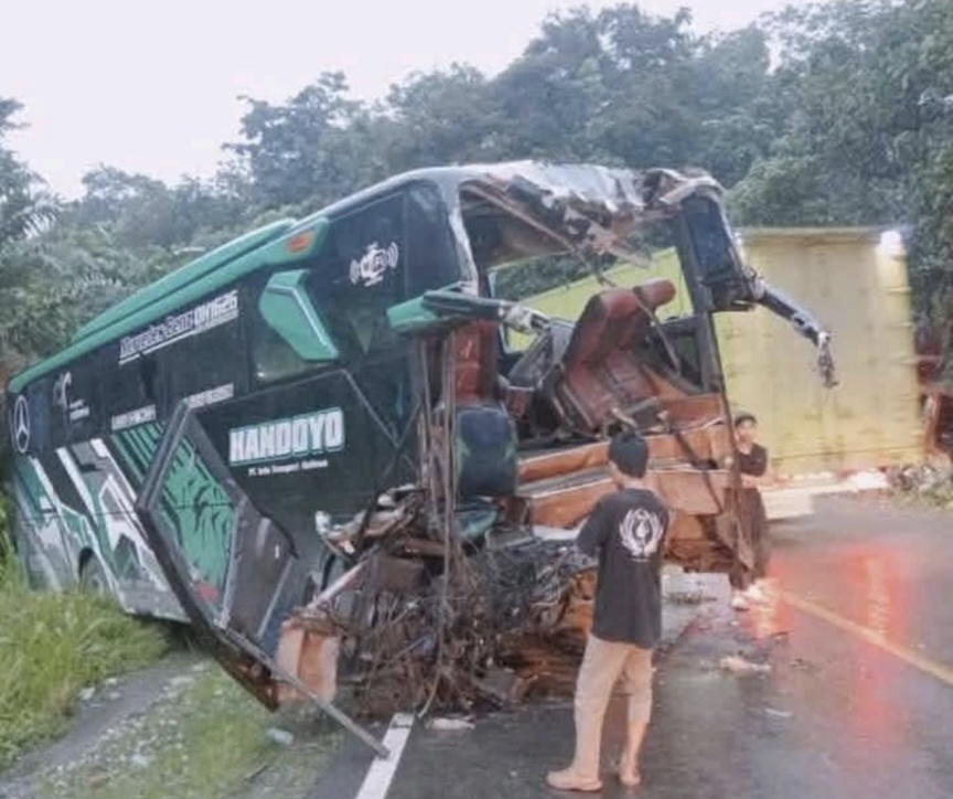 Bus Handoyo Kecelakaan Maut di Jalintim Palembang-Jambi, 1 Tewas dan Belasan Luka-luka