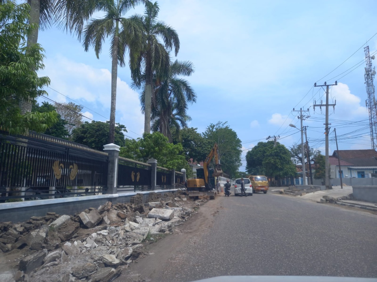 Parit di Jalan Zainir Havis Kotabaru Dibongkar, Ini Alasannya