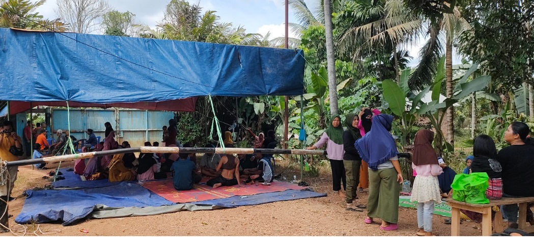 Polda Jambi Tahan 5 Petani, Warga Kumpeh Blokir Pintu Masuk PT FPIL: Tolong Pak Jokowi 