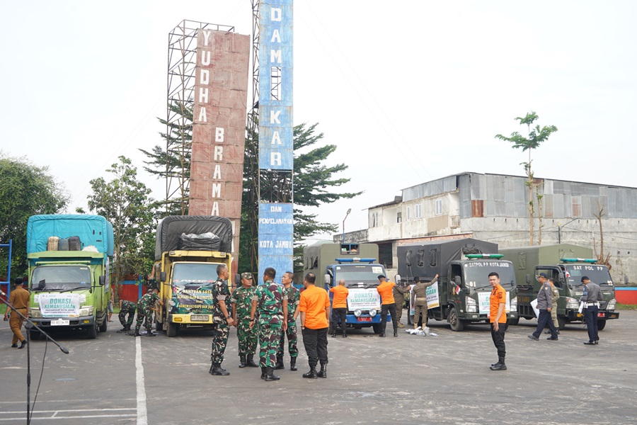 Danrem 042/Gapu Lepas Bantuan Sosial untuk Korban Bencana Sumatera Barat