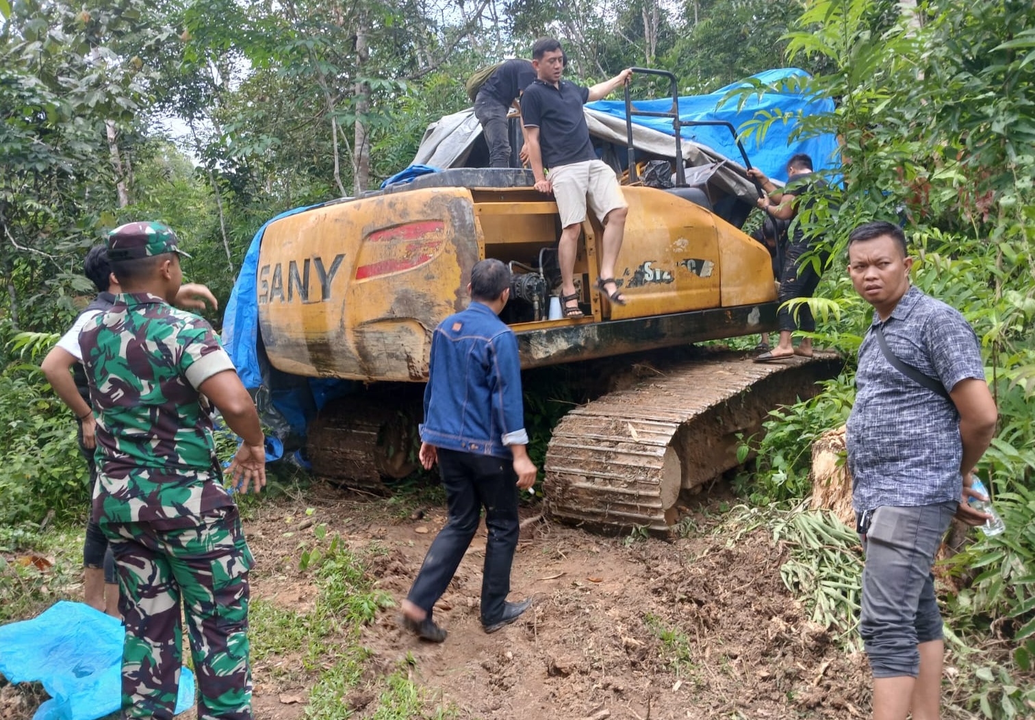 Razia PETI, Polres Bungo Amankan 1 Unit Excavator dan 3 Set Komputer 