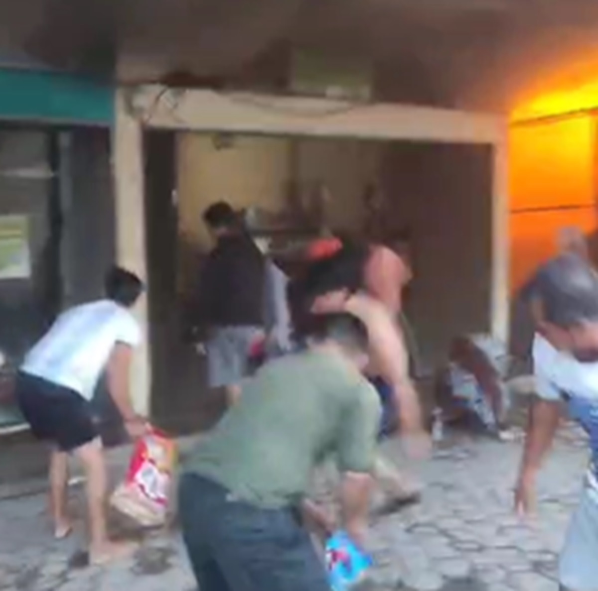 BREAKING NEWS: Kebakaran Mini Market di Olak Kemang, Kota Jambi