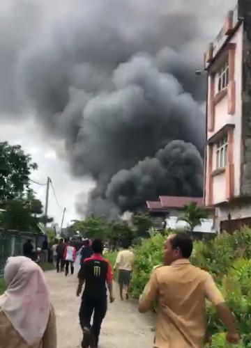 BREAKING NEWS: Pemukiman Warga di Panglima Ujung Kuala Tungkal Kebakaran 