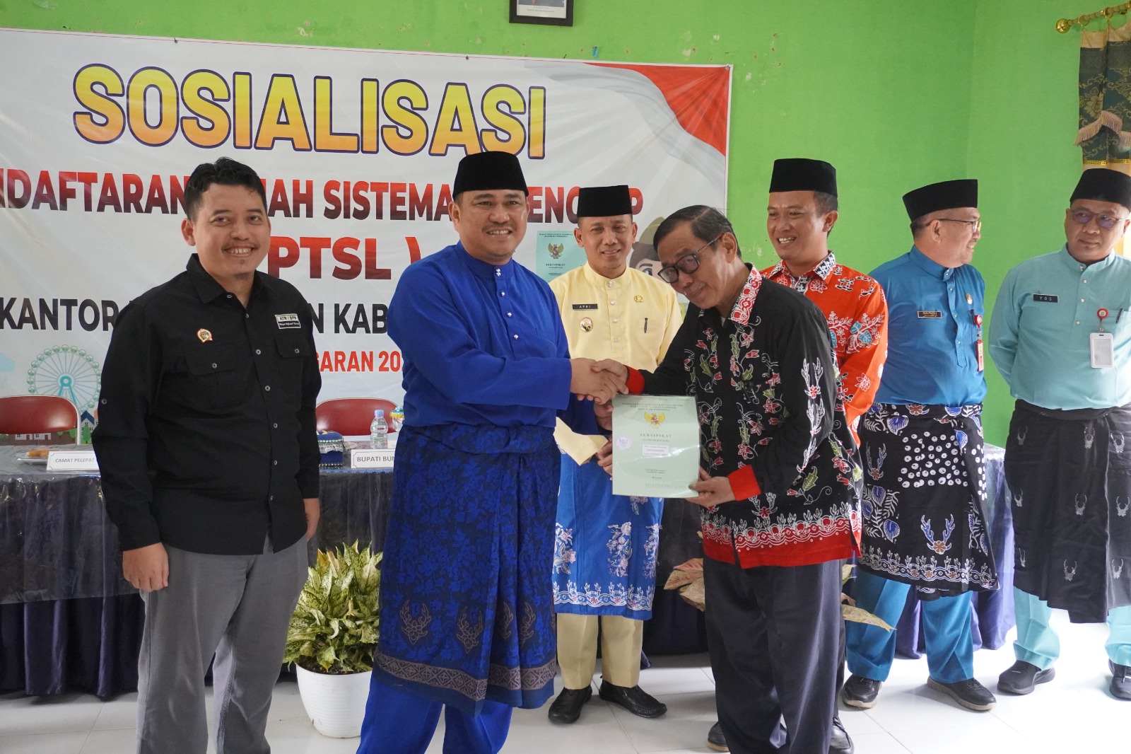 BPN Bungo Sosialisasi dan Penyerahan Sertifikat PTSL, Redistribusi Tanah dan Wakaf Oleh Bupati Bungo