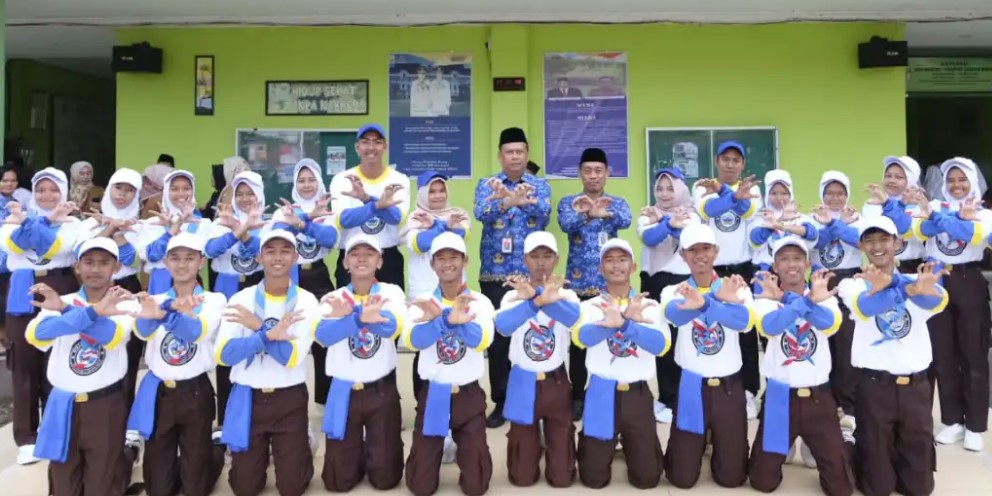 Kadisdik Provinsi Pimpin Apel di SMAN 1 Tanjab Barat