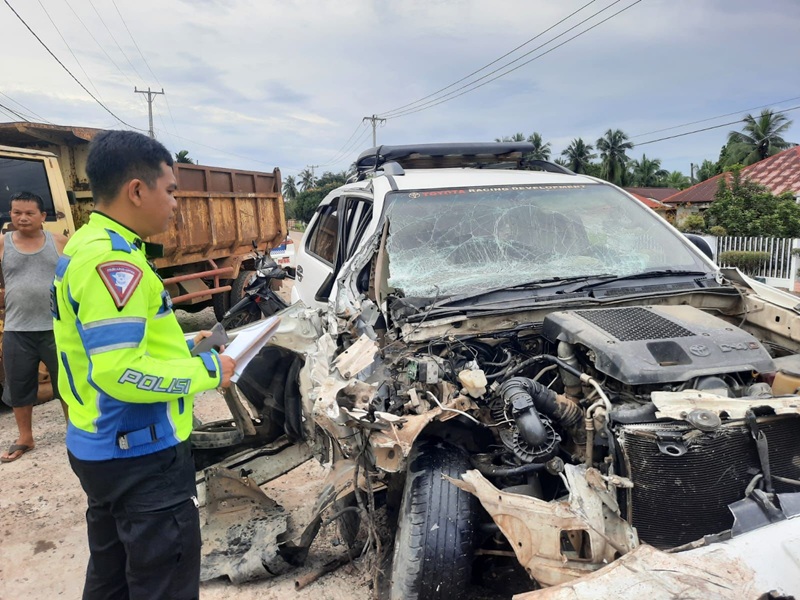 Adu Kambing Fortuner Vs Truk di Batanghari, Begini Kondisinya