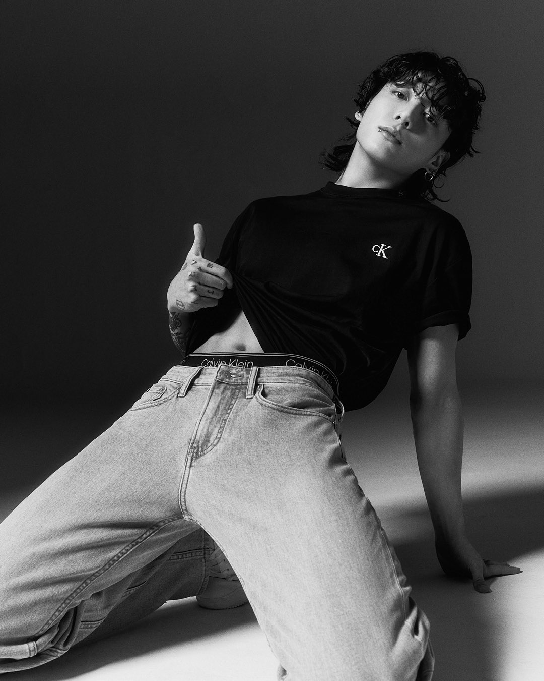 Intip Foto Seksi Terbaru Jungkook BTS dengan Merek Calvin Klein yang Membuat ARMY Histeris 