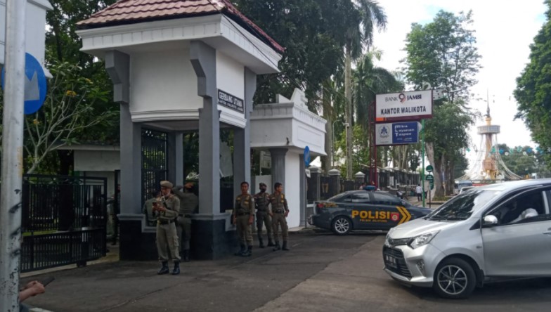 Tolak Kehadiran Holywings di Jambi, Peserta Aksi Mulai Berdatangan ke Kantor Wali Kota Jambi